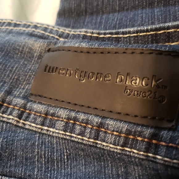 Blue Jeans - Picture 3 of 4